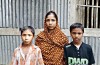 বাড়ির সামনে দুই সন্তানকে নিয়ে পুতুল বেগম
