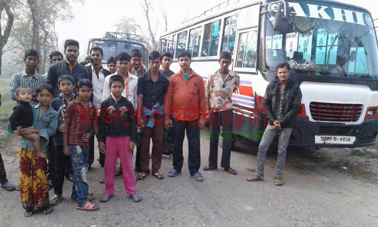 মঠবাড়ীয়া-পাথরঘাটা সড়কে অনির্দিষ্ট ধর্মঘটের ডাক