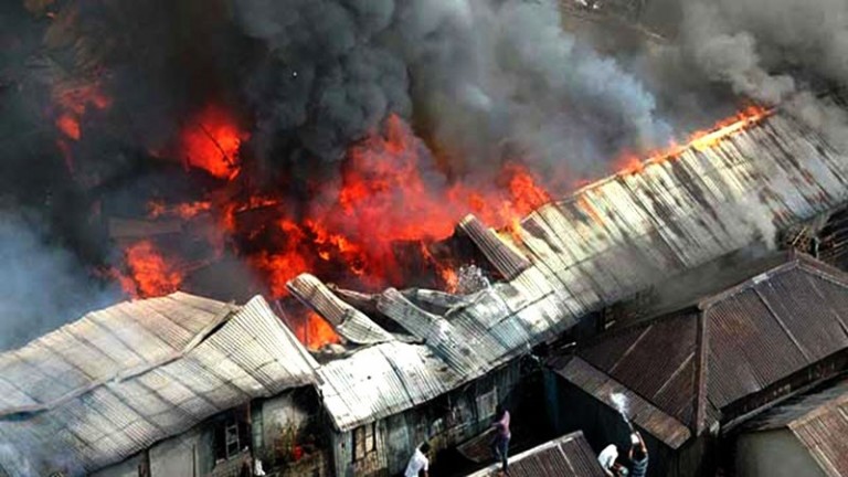 মোহাম্মদপুরে আগুনে পুড়ল ৩০ বস্তিঘর