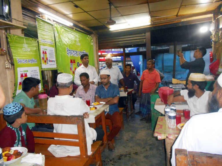 মঠবাড়িয়ায় ওমেরা এলপি গ্যাস কোম্পানীর আয়োজনে ইফতার মাহফিল