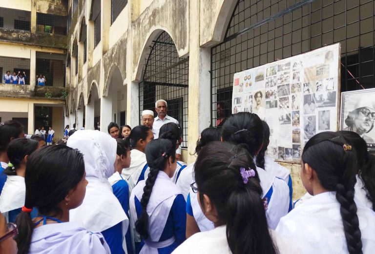 জাতীয় কবি কাজী নজরুল ইসলামের প্রয়াণ দিবসে কাউখালীতে তথ্যচিত্র প্রদর্শনী