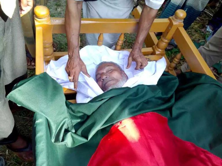 মঠবাড়িয়ার উত্তর হলতার মুক্তিযোদ্ধা সাইদুর রহমানকে রাষ্ট্রীয় মর্যাদায় দাফন