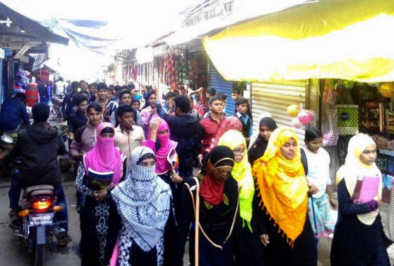 ১০২ শিক্ষার্থীর শিক্ষাজীবন অনিশ্চিত : মঠবাড়িয়ার সাফা ডিগ্রী কলেজ শিক্ষার্থীদের বিক্ষোভ