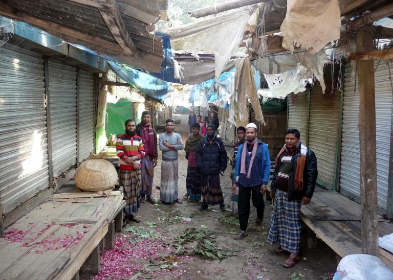 মঠবাড়িয়ায় সবজি ব্যবসায়ীদের অর্ধ দিবস ধর্মঘট