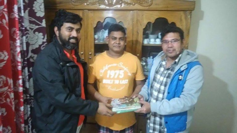 মঠবাড়িয়া শেরে বাংলা সাধারণ পাঠাগারে ২০০ বই প্রদান করলেন আসাদুজ্জামান লিখন