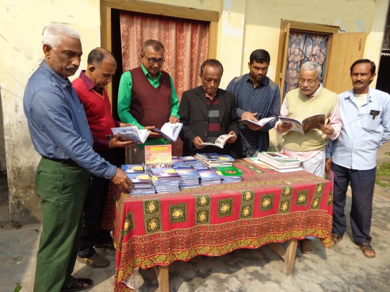 কাউখালীতে ভাষার মাসে ভ্রাম্যমান বই মেলা শুরু