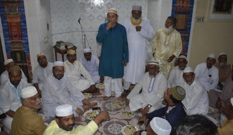 মঠবাড়িয়ার টিকিকাটা ইউপি চেয়ারম্যানের উদ্যোগে ইফতার মাহফিল