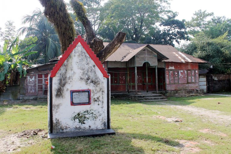 পাথরঘাটার বিস্মৃত শহীদ স্মৃতিস্তম্ভ ! 🇧🇩️