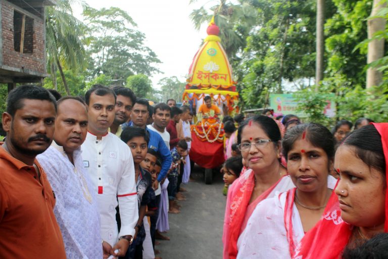 মঠবাড়িয়ায় ইসকন ও হরি মন্দিরের আয়োজনে রথযাত্রা অনুষ্ঠিত