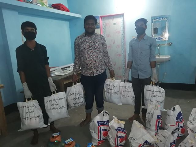 ধানীসাফার একতা বন্ধু ফাউন্ডেশন এর পক্ষ থেকে খাদ্য সামগ্রী বিতরণ