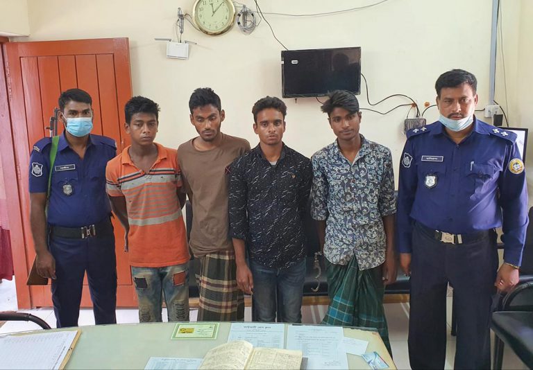 কাউখালীতে চোরাই মালামালসহ সংঘবদ্ধ ৪ চোর গ্রেফতার