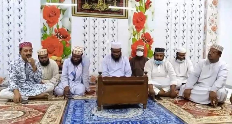 মঠবাড়িয়ায় আল্লাহর সন্তুষ্টিতে করোনা থেকে মুক্তি লাভের জন্য বিশেষ দোয়া অনুষ্ঠিত