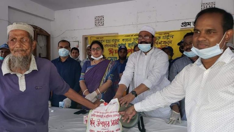 মিরুখালীতে উপজেলা যুবলীগের সভাপতি আবু হানিফ ঈদ উপহার সামগ্রী বিতরণ