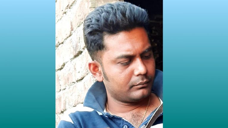 ফিল্মি স্টাইলে বিয়ের কনে অপহরনের চেষ্টা পিরোজপুরে আওয়ামীলীগ সভাপতির বাসায় ছাত্রলীগ সাধারণ সম্পাদকের অস্ত্র নিয়ে হামলা