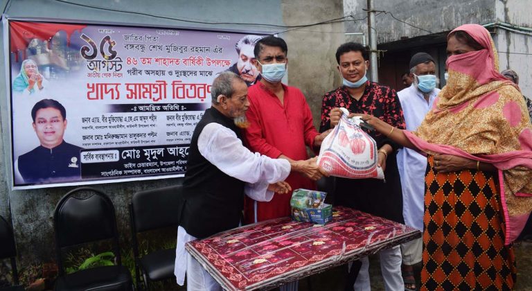 কাউখালীতে দুঃস্থদের মাঝে খাদ্য সামগ্রী বিতরণ