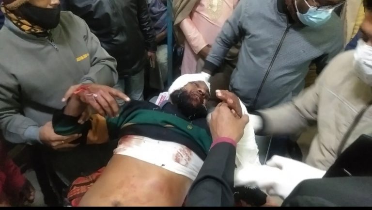 মঠবাড়িয়ায় নৌকা সমর্থকের হাতের কবজি কাটলো স্বতন্ত্র প্রার্থীর সমর্থকরা
