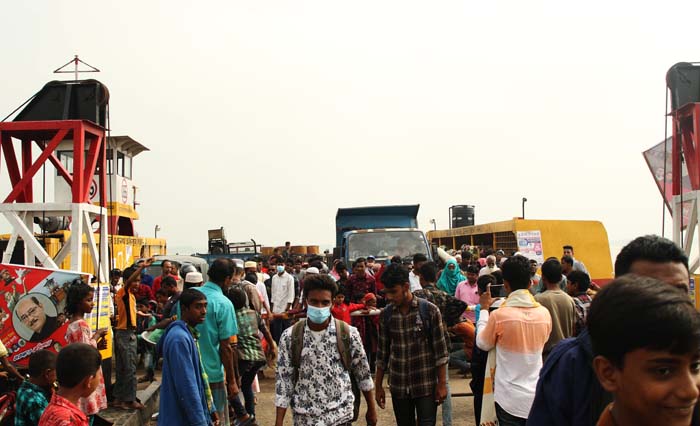 বড়মাছুয়া-শরণখোলা ফেরিঘাটে টোল আদায় বন্ধে ছয় মাসের নিষেধাজ্ঞা দিয়েছে হাইকোর্ট