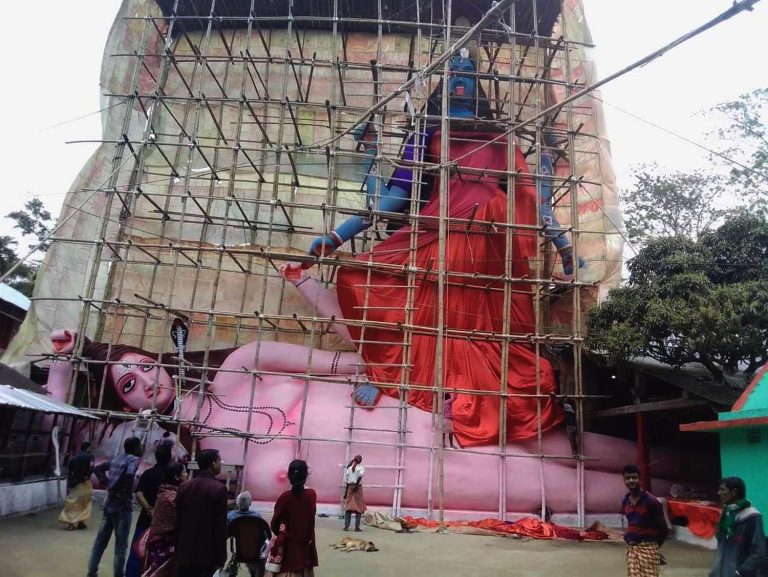 মঠবাড়িয়ায় ৯২ ফুট উচ্চতার কালি প্রতিমার পূজা