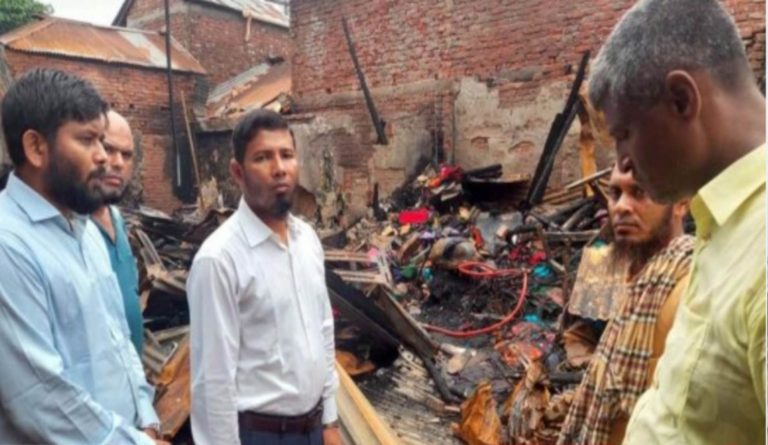 মঠবাড়িয়ায় অগ্নিকান্ডে ১৪ ব্যাবসা প্রতিষ্ঠান পুড়ে ছাই : কোটি টাকার ক্ষতি