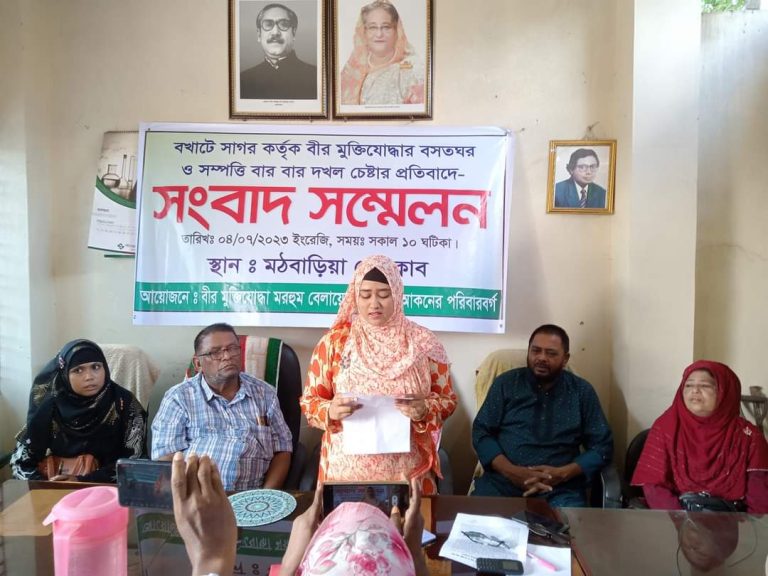 মঠবাড়িয়ায় মুক্তিযোদ্ধা পরিবারকে বসতবাড়ি থেকে উচ্ছেদ চেষ্টার অভিযোগ