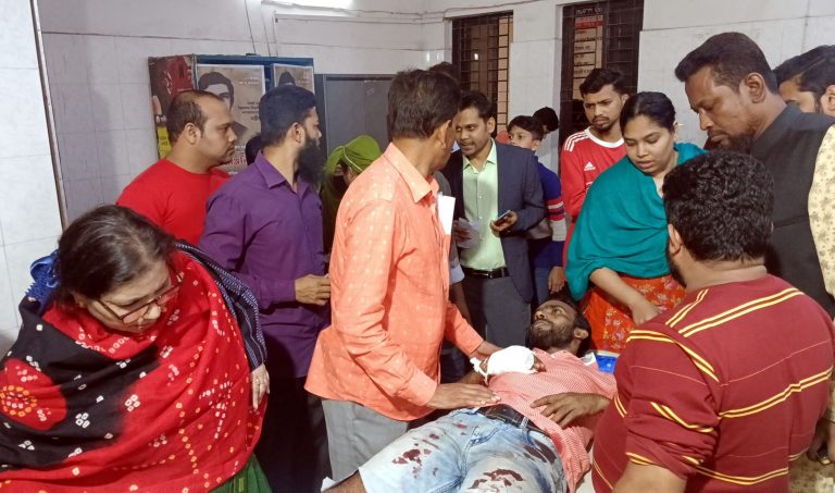 পিরোজপুরে স্বতন্ত্র ও নৌকা প্রার্থীর সমর্থকদের হামলা! থানায় মামলা-আটক-৬