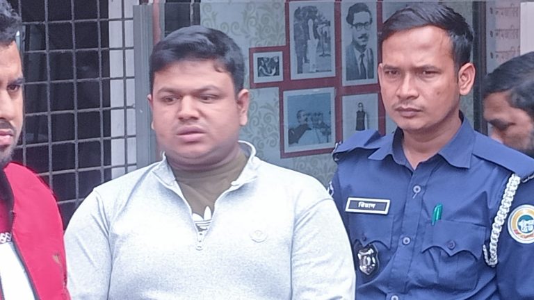 মঠবাড়িয়ায় মরা মুরগি বিক্রির দায়ে মুরগি ব্যবসায়ির ৬ মাসের কারাদণ্ড
