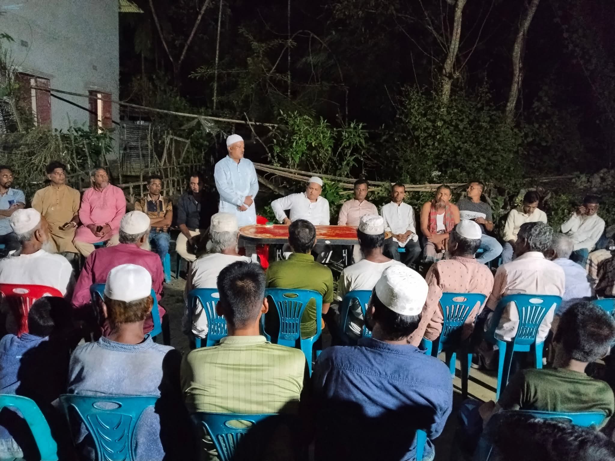 মঠবাড়িয়ার দাউদখালীতে এ আর মামুন খানের উঠান বৈঠক অনুষ্ঠিত